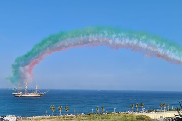 a Imperia nave Amerigo Vespucci e Frecce Tricolori