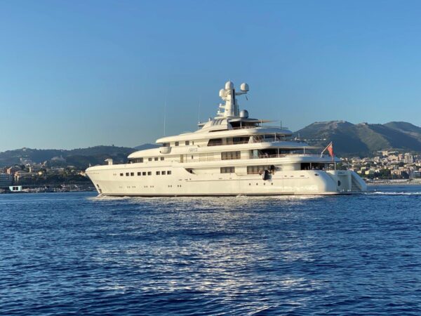 L’arrivo del megayacht Grace al porto di Genova: il video