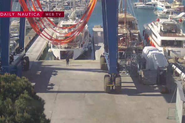 At the Sestri Shipyard with the new 300-tonne travel lift: a time lapse of its assembly