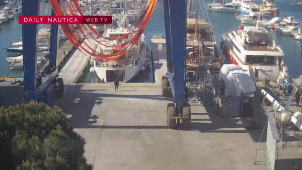 At the Sestri Shipyard with the new 300-tonne travel lift: a time lapse of its assembly