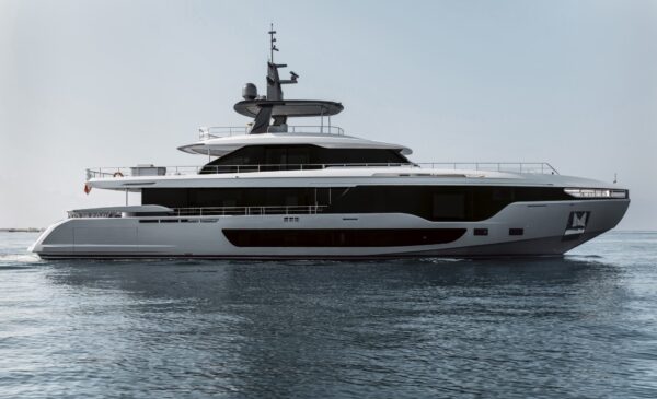 Varato il superyacht Azimut Grande 36M dal layout rivoluzionario