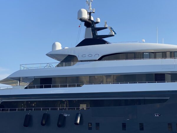 Il megayacht Icon in rada a Portofino: le foto di DN