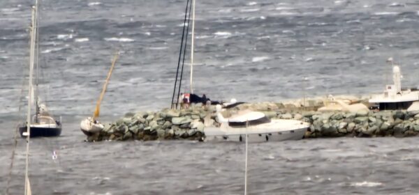 Maltempo in alta Corsica: barche finiscono sugli scogli a Saint Florent