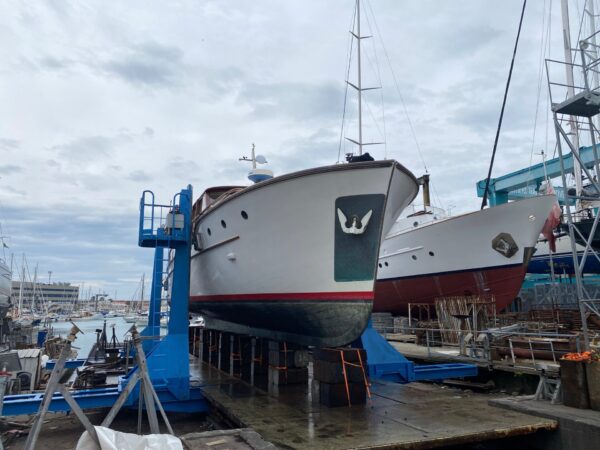 Ai Cantieri Navali di Sestri il refit di Shamrock