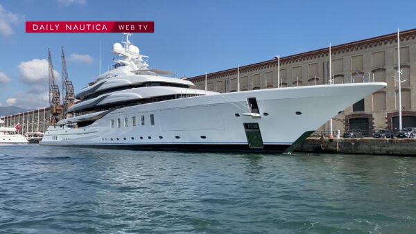 Il megayacht Madsummer in porto a Genova: il video