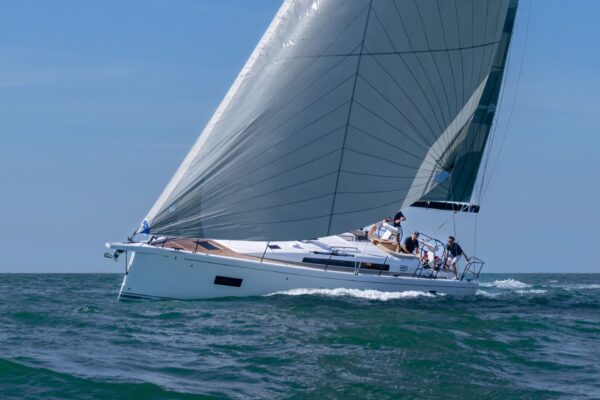 Beneteau presenta a Cannes le sue nuove imbarcazioni a vela: ecco il First 44