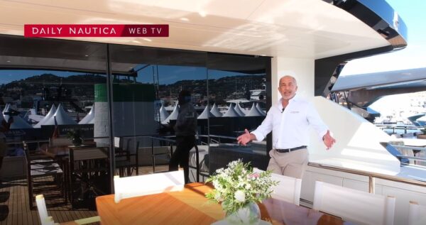 Lazzara UHV 87 al debutto internazionale a Cannes: visita a bordo del m/y Sandro