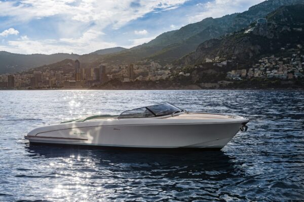 Riva presenta “El-Iseo”, il suo primo motoscafo full electric