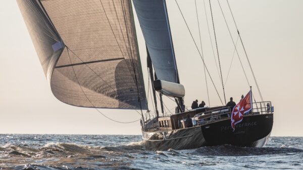 A bordo del Baltic 117 Perseverance: lo yacht a vela classico e moderno dall’approccio sostenibile