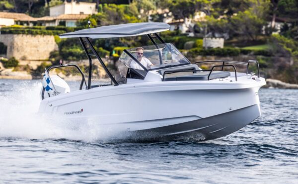 From Finland comes “Axopar 25”, the new prototype that shoots over the water at 50 knots thanks to its 300 horsepower electric engine