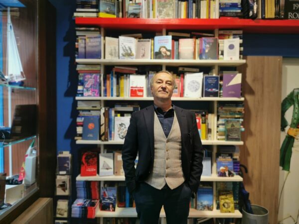 La libreria “Il Mare” di Roma da 47 anni dispensa “sogni” agli appassionati