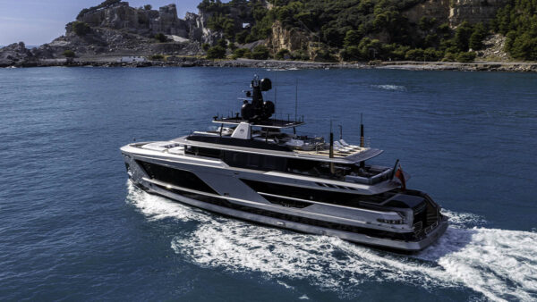 A bordo del megayacht Enterprise, full custom di 38 metri di Baglietto