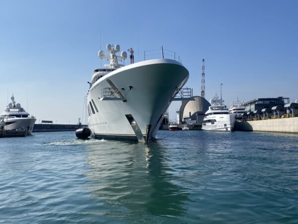 Il superyacht Aquarius torna a Genova: le foto del 92 metri di Feadship