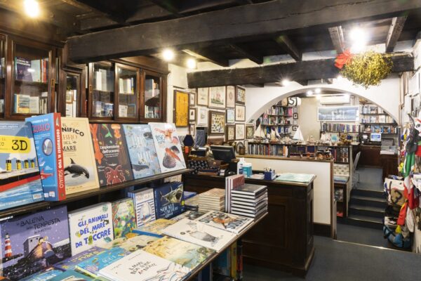 La “Libreria del Mare”: dal 1973 a Milano un porto sicuro per tutti gli appassionati