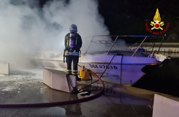 Incendio al porto di Castelsardo