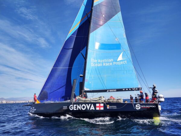 The Ocean Race ha mollato gli ormeggi: entusiasmo ad Alicante per il debutto del Team Genova