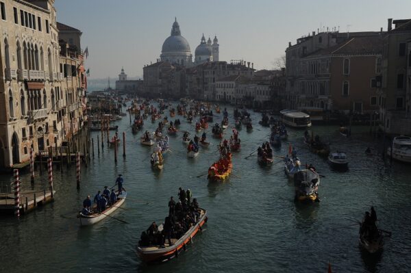 Al via a Venezia il “Carnevale del gusto”: maschere, piatti divertenti e barche storiche