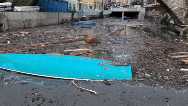 Violenta mareggiata in Liguria: le foto dei danni a Bogliasco