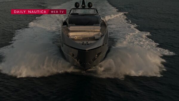 Riva 102’ Corsaro Super segna la nuova era dei flybridge: il video