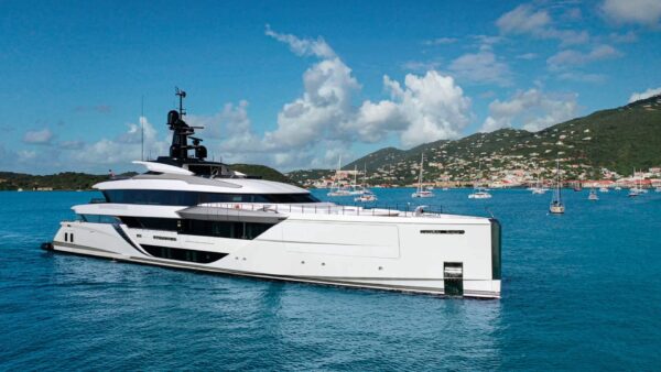 Sessanta metri di lusso: CRN consegna il superyacht M/Y 141