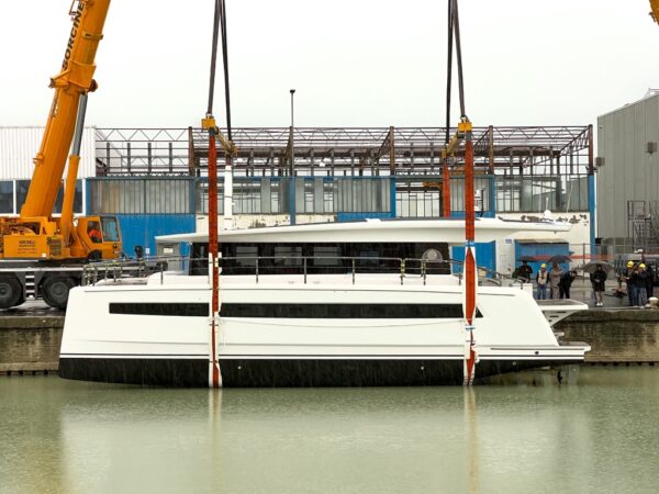 Silent Yachts vara il primo catamarano Silent 60 nel cantiere di Fano