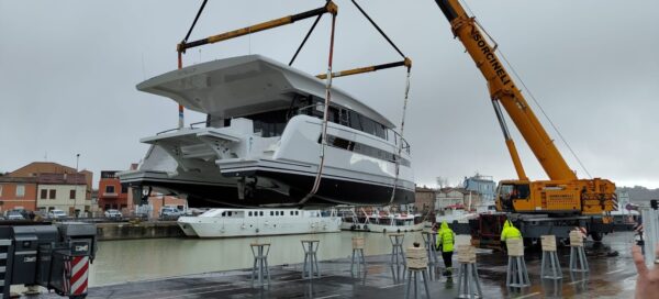 Silent Yachts vara il primo catamarano Silent 60 nel proprio cantiere italiano