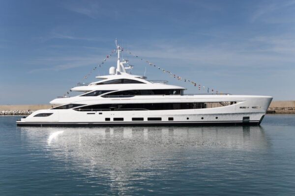 Benetti vara FB605, il primo B.NOW 50M con Oasis Deck