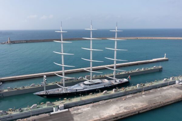 Varo tecnico del Maltese Falcon nel bacino Lusben di Livorno