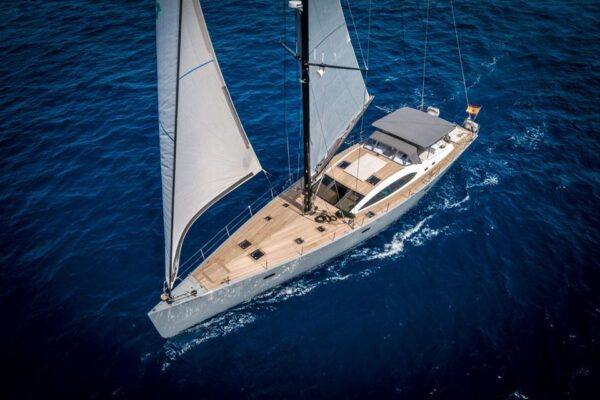 Il Vallicelli 80 “Nice” in vendita dopo un accurato refit