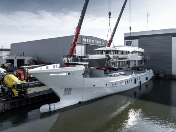 Saldati scafo e sovrastruttura di Project Serena, “capolavoro” d’acciaio di Heesen Yachts