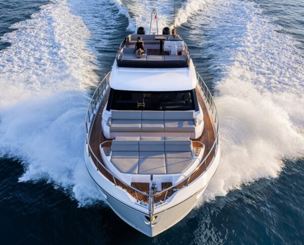 A bordo del Ferretti Yachts 580: linee sportive, comfort e vivibilità