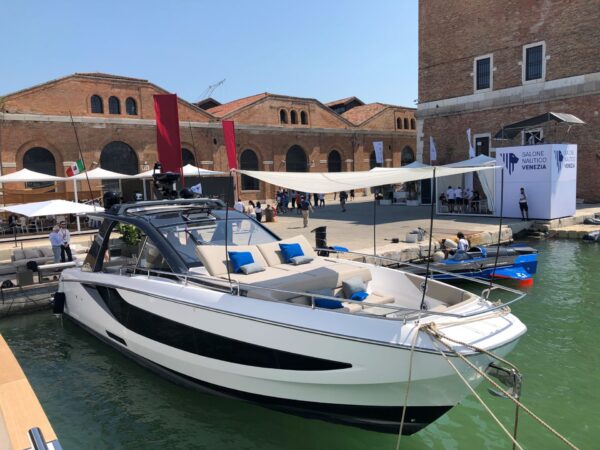 A bordo del nuovo Verve 42 di Azimut: il binomio perfetto tra agilità e comfort all’italiana  – Il video di DN