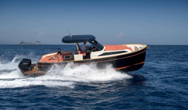 Il Gozzo 35 Speedster di Apreamare in anteprima mondiale a Cannes