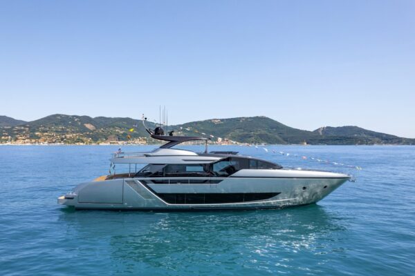 Varato a La Spezia il nuovo flybridge “Riva 82′ Diva”