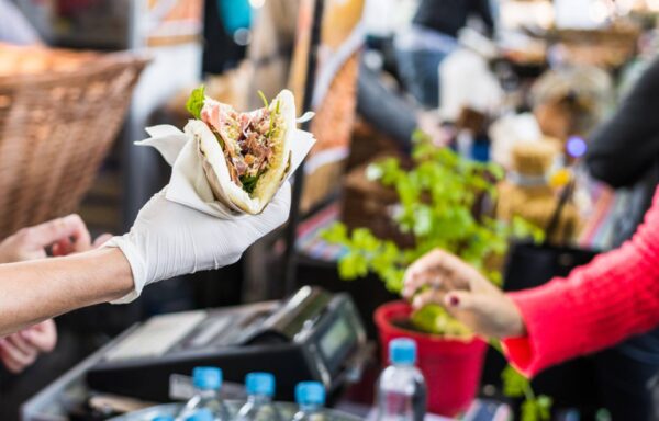 Uscita la guida Street Food 2024 del Gambero Rosso: premio speciale al “Panino da spiaggia”