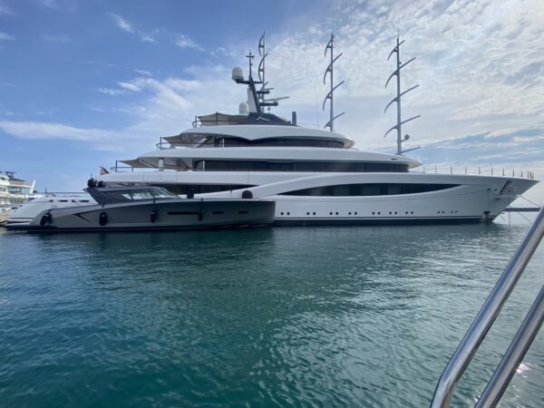 Il superyacht Juice avvistato a Genova