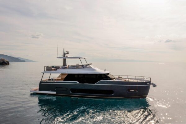 Azimut al Cannes Yachting Festival con due anteprime mondiali