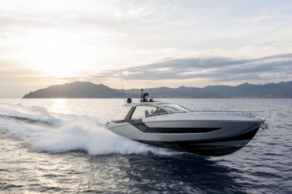 Timone Yachts Group protagonista al Salone di Genova con il brand Azimut