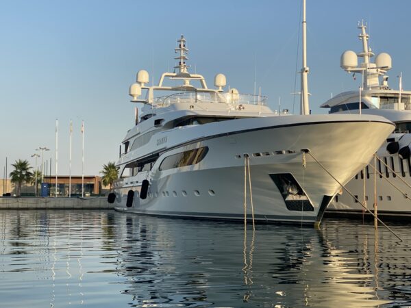 Il superyacht Seanna avvistato a Genova: ecco le nostre immagini