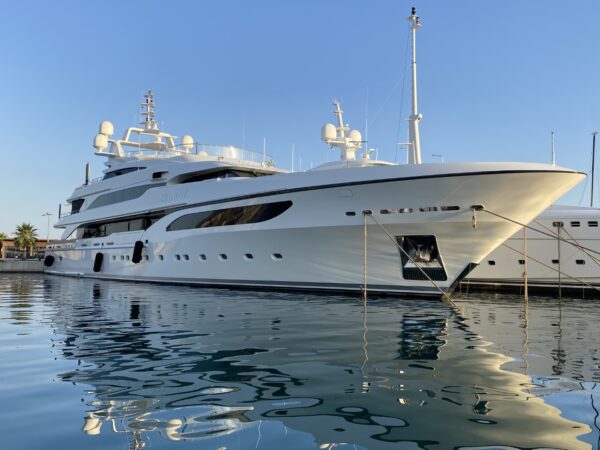 Il superyacht Seanna avvistato a Genova: ecco le nostre immagini