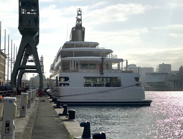 Un superyacht di 138 metri a Genova: è il Rising Sun