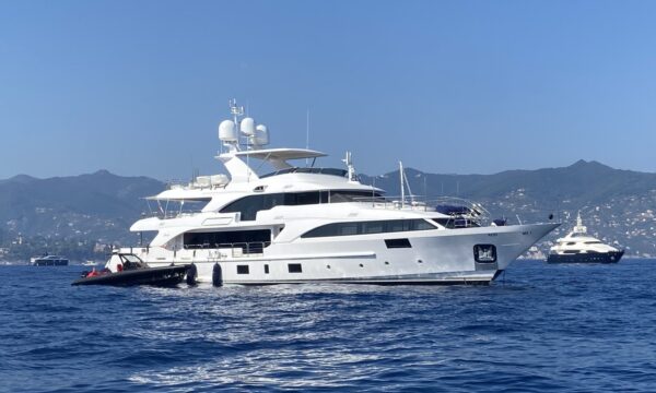 Il megayacht “Lady Lilian” avvistato a Portofino: il video