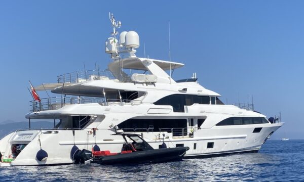 Il megayacht “Lady Lilian” avvistato a Portofino: le immagini di DN