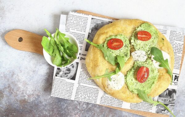 Focaccine con crema di rucola e stracciatella