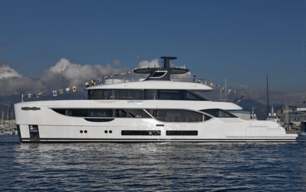 Benetti vara “White Rose”: ecco la nuova unità della fortunata serie Oasis 34M