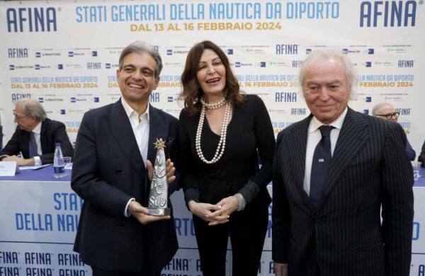 Brunello Acampora di Victory Design riceve il premio AFINA