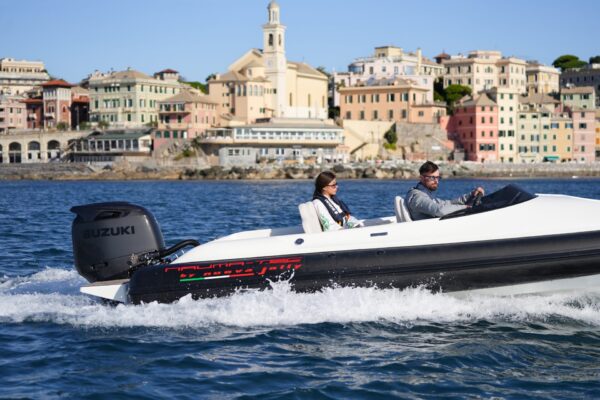 Suzuki al NauticSud 2024 con i fuoribordo DF250 KURO e DF40A ARI RR