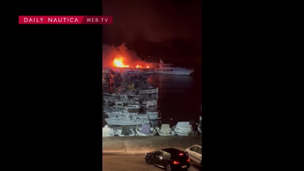 Incendio distrugge tre yacht nel porto di San Felice Circeo