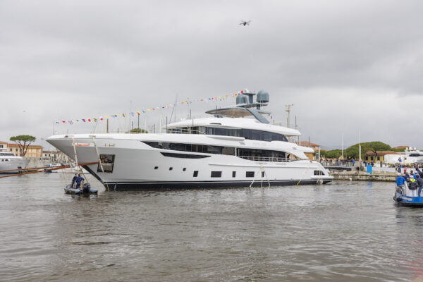 Benetti vara “Papa Joe”: 44 metri di lusso e comfort