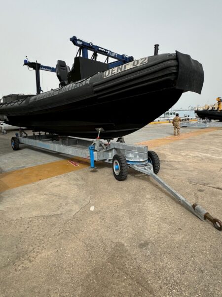 Navaltecnosud consegna una speciale fornitura di carrelli trainati al Battaglione San Marco